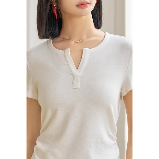 【预售10天】米思阳2026夏季新款百搭基础款V领T恤弧形下摆设计显瘦遮肚子上衣1114 商品图4