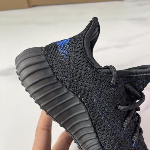 Yeezy 350V2真爆米花系列儿童运动鞋  脚感超级棒，软弹效果一绝 针织鞋面，透气舒适好打理，鞋带扣设计，对于小宝来说可太友好啦，穿脱自如！ 商品图3