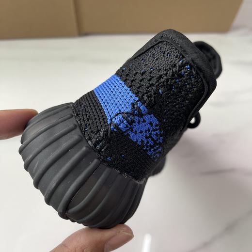 Yeezy 350V2真爆米花系列儿童运动鞋  脚感超级棒，软弹效果一绝 针织鞋面，透气舒适好打理，鞋带扣设计，对于小宝来说可太友好啦，穿脱自如！ 商品图5