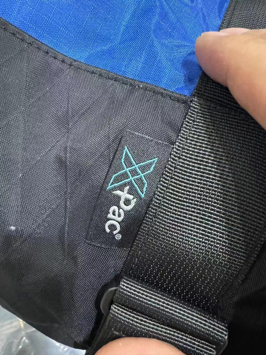 正品 supreme fw23 反光logo 休闲旅行包衣物包
蓝灰拼色 纯正品 随意鉴定  
整体尼龙材质 duffle 桶包 
旅行健身 户外 采用X pac 防水抗撕裂面料 商品图5