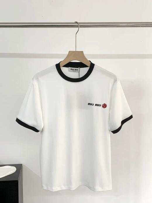 巨显瘦~miu mi*缪缪帆船刺绣标圆领短袖 ，明星同款撞色拼接领口袖口25ss春夏复古时尚短袖T恤 商品图5