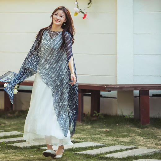 【林栖设计小店】（现货）蓝印花渐变真丝衫配背心宽松显瘦2025夏季新品长款多色空调衫披肩女装T1952372 商品图5