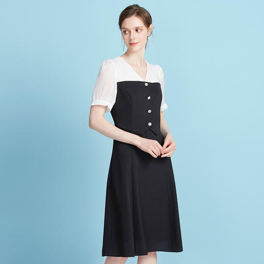 EITIE爱特爱撞色V领拼接显瘦a字中裙气质通勤连衣裙2025夏季新款B2507680 商品图2