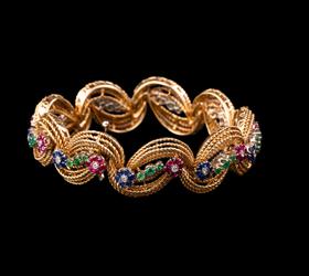 独角鹿西洋古董 1950年代美国出品花环造型18K黄金镶嵌钻石祖母绿红宝石及蓝宝石及钻石编织纹理手镯