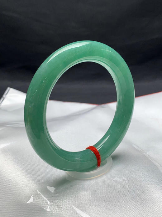 612766，56圈口，满绿圆条福镯，蓝绿底色，满圈色，色泽均匀，细腻有水 商品图1