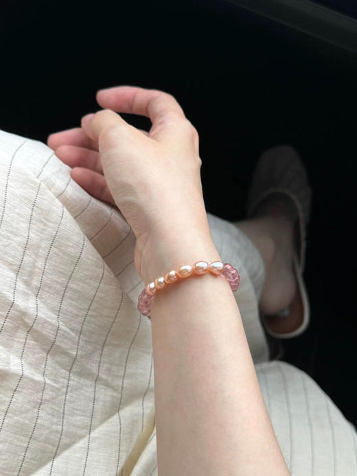 年后发！天然水晶+天然淡水珍珠！【CAVE春夏水晶串珠手串系列】珠子圆润饱满，光泽度十足！点缀夏日穿搭！灰月光/草莓晶，氛围感拉满！所有年龄都适合！戴一次被夸一次❗自己戴/送妈妈/送闺蜜，都超赞✌ 商品图2