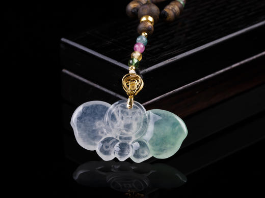 XY0285沉香+冰种飘色翡翠蝴蝶挂件 商品图3