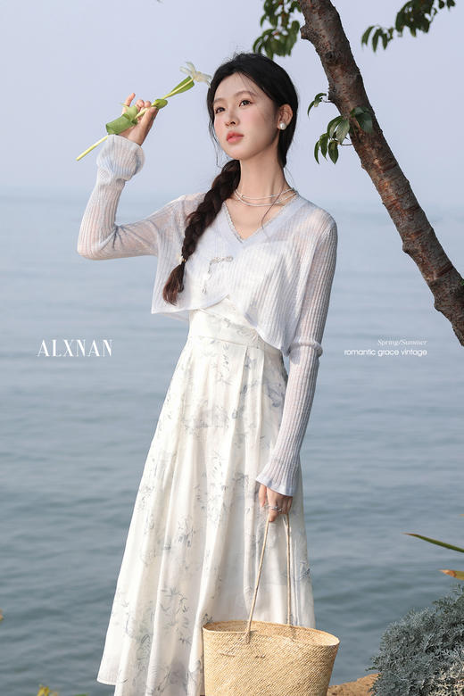 鹿向南「清雅花信」法式气质甜美印花吊带连衣裙女夏花朵收腰长裙 商品图2