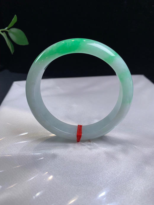 612754，57.5飘阳绿正圈手镯，一大截阳绿色，清新干净 商品图0