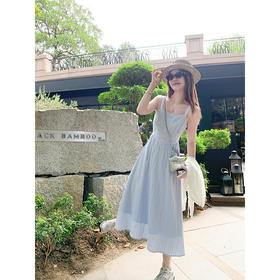 <曾小咸推荐>法式气质浅蓝色收腰显瘦吊带连衣裙