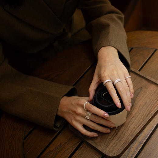 【于文文同款】alodia.co 品牌直发 溺星戒指 925银细闪砂工艺闪耀璀璨素圈开口可调节 商品图1