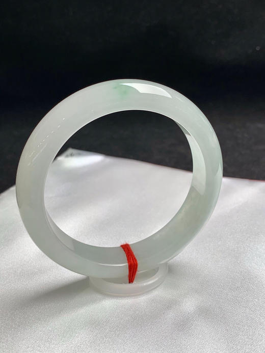 612760，56.2圈口，冰飘花正圈平安镯，淡晴底色飘淡绿花，冰润细腻 商品图1