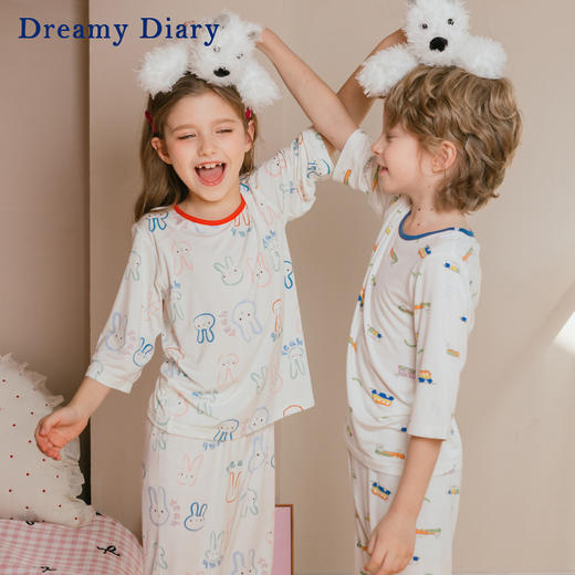 新款！圆圆自留款~轻薄透气王炸睡衣❗女宝男宝都有！美国高端童装【Dreamy Diary纯棉双层纱儿童套装、莫代尔套装】上海百盛、久光百货专柜有售！A类婴幼儿标准 ✅穿着零感无负担丨品牌直发 商品图0