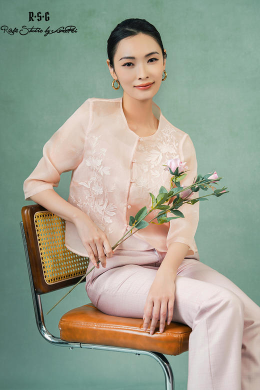 郭培成衣品牌精品系列《悦己花桑蚕丝系列》春日初绽七分袖薄上衣 商品图5