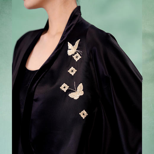 郭培成衣品牌精品系列蝴蝶铜钱刺绣茧型披肩外套 商品图2