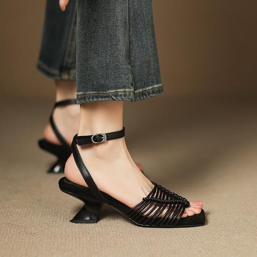 【预售5天】新款真皮方头粗跟编织气质优雅时尚百搭露趾凉鞋女夏MX&mx89815 商品图3