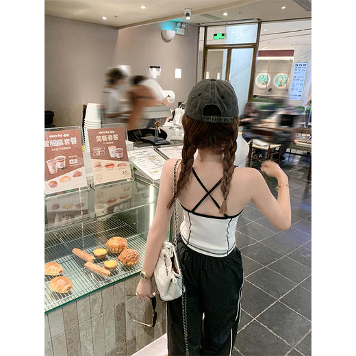 <曾小咸推荐>现货秒杀！微信超特价！美式辣妹风白底黑色字母吊带背心 日常79.99 立减40 秒杀39.99！ 商品图2