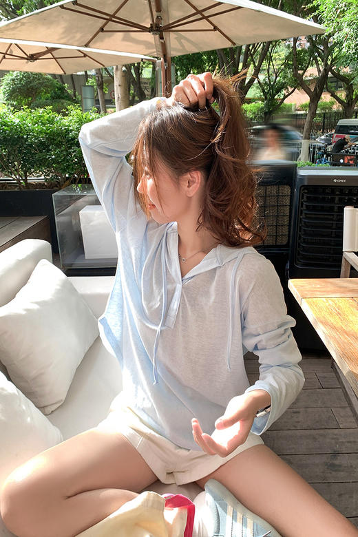 <曾小咸推荐>韩系天蓝色防晒连帽长袖T恤 商品图5