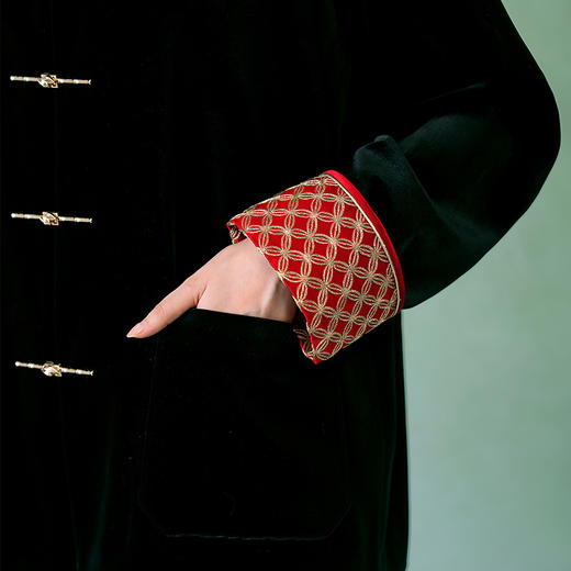 郭培成衣品牌精品系列奢华中式老钱风袖口铜钱刺绣丝绒外套 商品图1