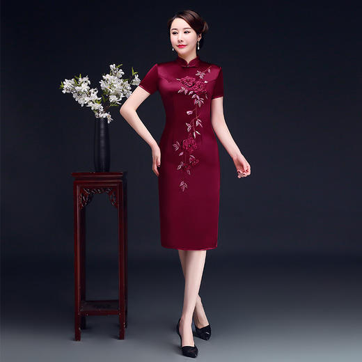 时尚高端绣花，婚礼喜事丈母娘旗袍裙LHS-L9080 商品图0