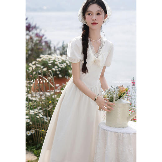 【65折秒杀】鹿向南  「白茶清欢」法式复古短袖连衣裙女夏新款甜美气质V领长裙QJD00344 商品图3