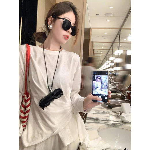 <曾小咸推荐>韩系设计感白色下摆不规则防晒T恤 商品图0