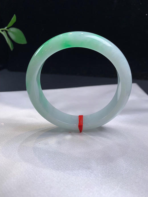 612754，57.5飘阳绿正圈手镯，一大截阳绿色，清新干净 商品图4