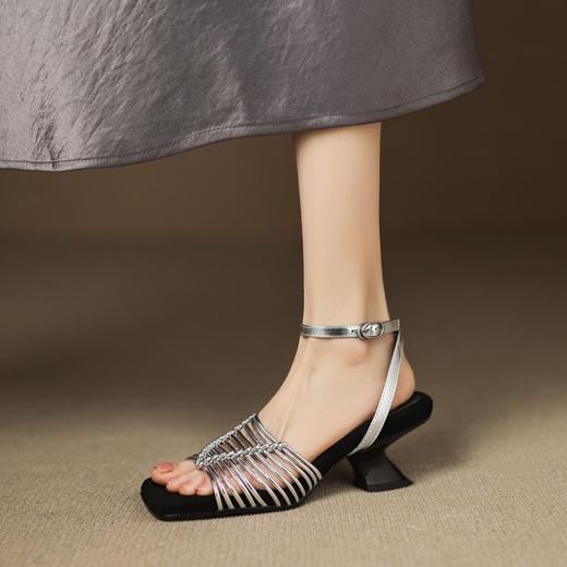 【预售5天】新款真皮方头粗跟编织气质优雅时尚百搭露趾凉鞋女夏MX&mx89815 商品图4