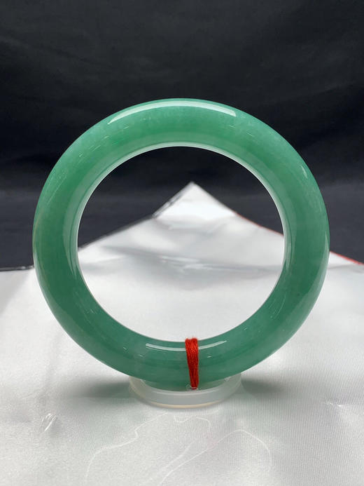612766，56圈口，满绿圆条福镯，蓝绿底色，满圈色，色泽均匀，细腻有水 商品图0