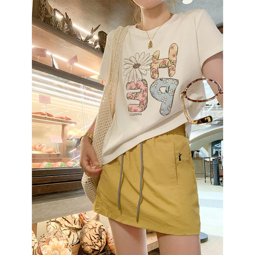 <曾小咸推荐>现货秒杀！最后一波 ！彩色字母印花白色宽松短袖 日常119.99 立减70 秒杀49.99！ 商品图1