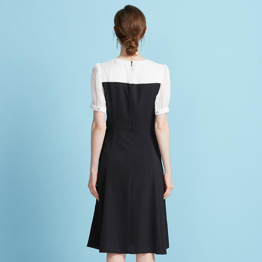 EITIE爱特爱撞色V领拼接显瘦a字中裙气质通勤连衣裙2025夏季新款B2507680 商品图4