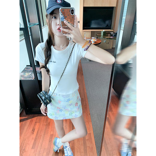 <曾小咸推荐>【现货】氛围感彩色花朵高腰显瘦半身裙 商品图2