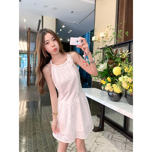 【169元任选2件】最后一波现货！法式甜美气质白色挂脖吊带连衣裙 商品图4