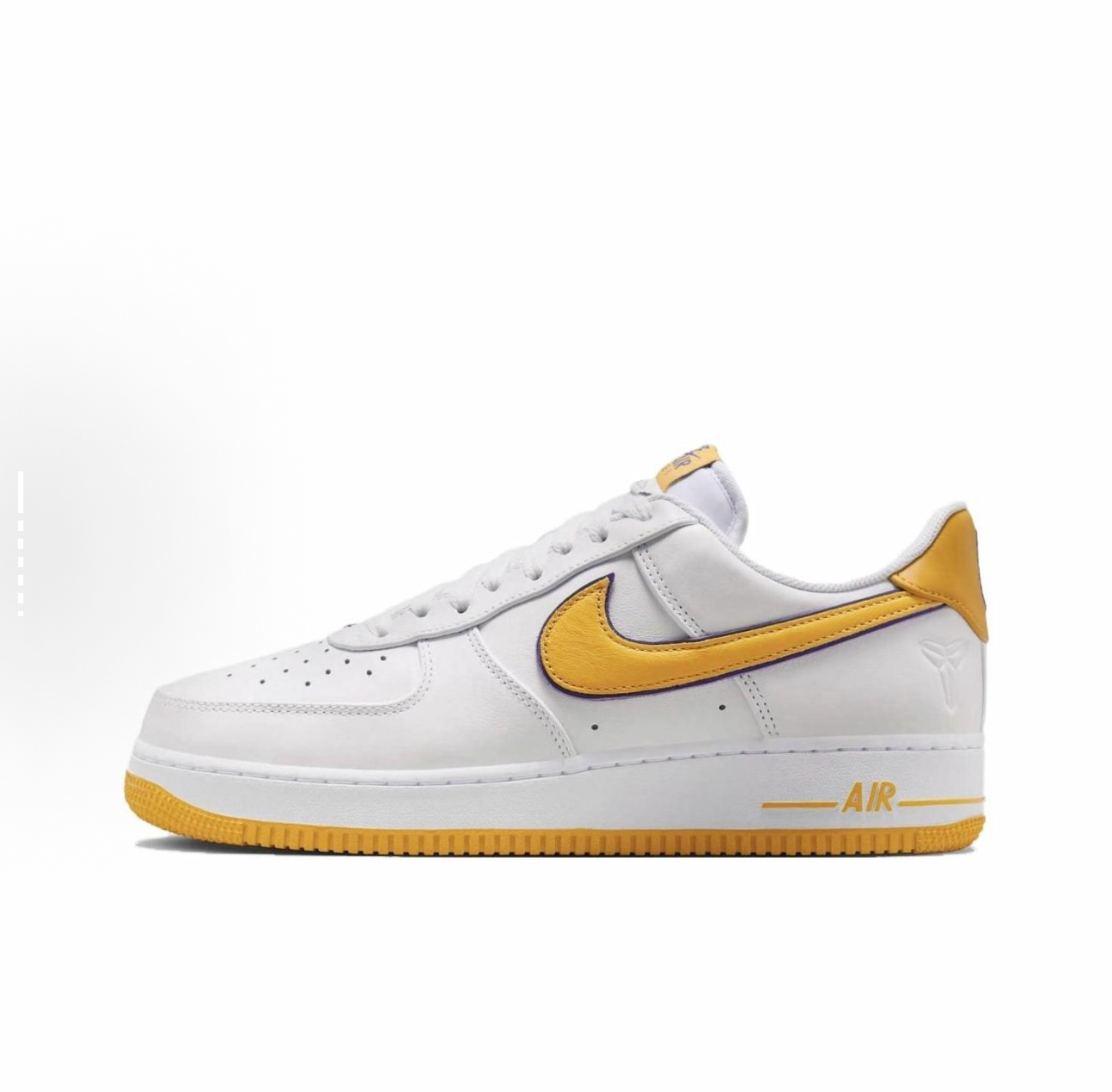 公司级原单出品  Kobe Bryant x Nike Air Force 1 Retro QS科比联名 空军一号 百搭休闲运动板鞋  内置全掌气垫、柔软、弹性十足 通勤百搭款 经典永不过时
