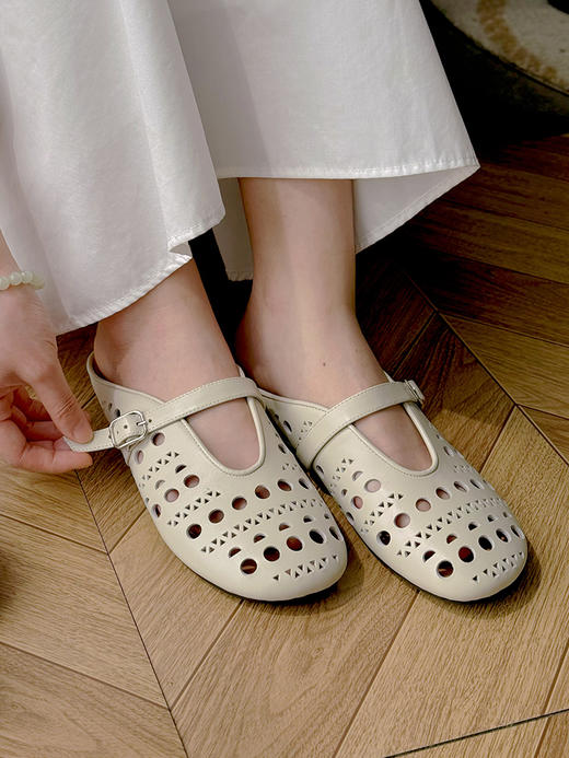 【板娘定制 设计感真皮拖鞋】现货  精致鞋柜 洞洞鞋 舒适好穿~湖州仓 商品图3