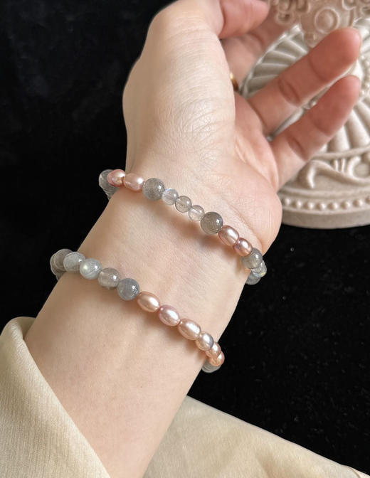 年后发！天然水晶+天然淡水珍珠！【CAVE春夏水晶串珠手串系列】珠子圆润饱满，光泽度十足！点缀夏日穿搭！灰月光/草莓晶，氛围感拉满！所有年龄都适合！戴一次被夸一次❗自己戴/送妈妈/送闺蜜，都超赞✌ 商品图6