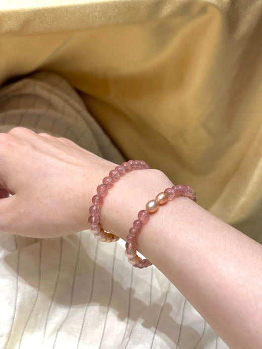 年后发！天然水晶+天然淡水珍珠！【CAVE春夏水晶串珠手串系列】珠子圆润饱满，光泽度十足！点缀夏日穿搭！灰月光/草莓晶，氛围感拉满！所有年龄都适合！戴一次被夸一次❗自己戴/送妈妈/送闺蜜，都超赞✌ 商品图11