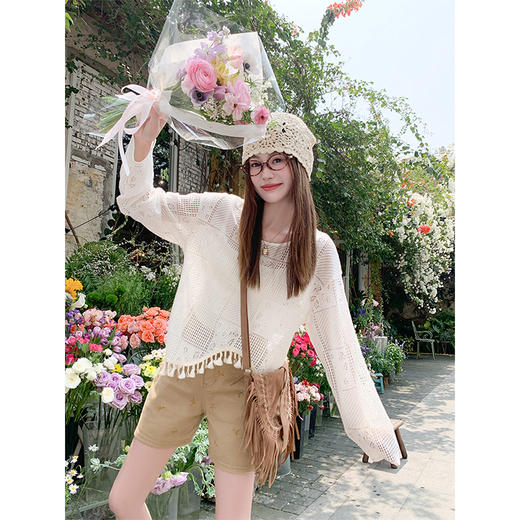 <曾小咸推荐> 慵懒风浅杏色设计感镂空长袖针织罩衫 商品图2