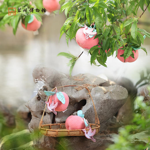 苏州博物馆 毛绒鹤桃挂件 商品图0