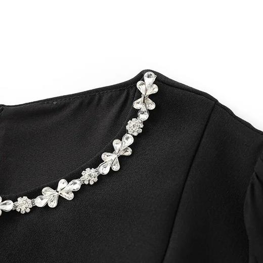 【高货wl】全新升级【铂金会员321/天猫429/差价108】(01118) 洛诗琳女夏新款时尚修身轻奢设计感圆领钉钻荷叶袖连衣裙 商品图3