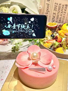 妈妈夸我选蛋糕的品味越来越棒啦！