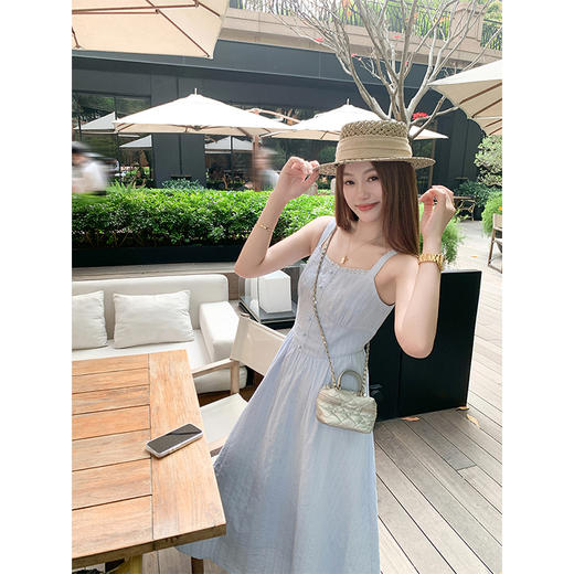 <曾小咸推荐>法式气质浅蓝色收腰显瘦吊带连衣裙 商品图3