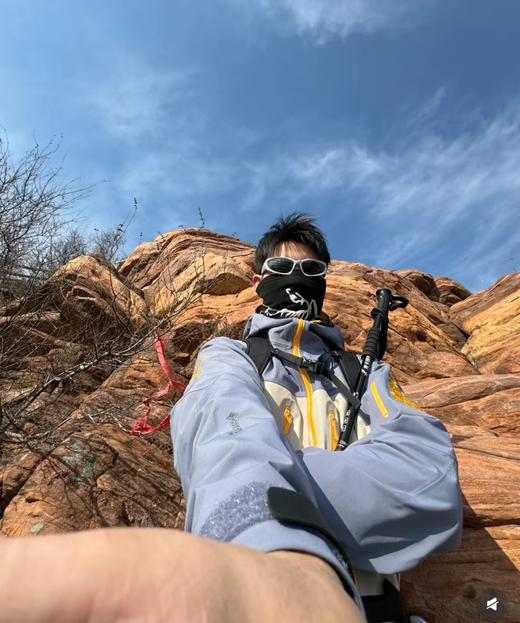 始祖鸟 Alpha SV LNY蛇年限定硬壳冲锋衣外套 男女同款（MG） 商品图4