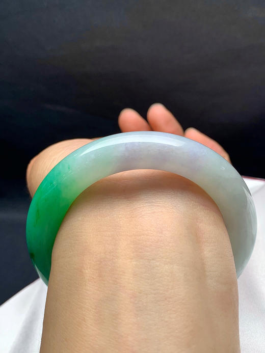 612765，54.5圈口，糯冰飘绿圆条福镯，胖圆条，条形厚装，水头好，飘一截正阳绿色 商品图5