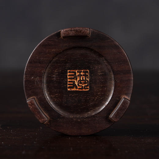 清	德化窑暗刻兽面回纹三足琴炉（红木盖座） 商品图4