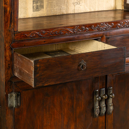 清早期	黄花梨螭龙纹圈口双层亮格柜 商品图3