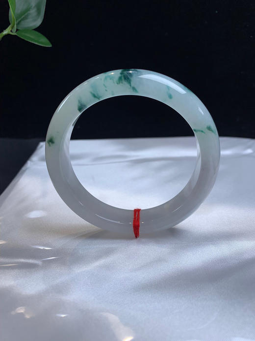 612752，56.5飘花正圈手镯，清新白底，花色灵动，整条干净清爽 商品图0