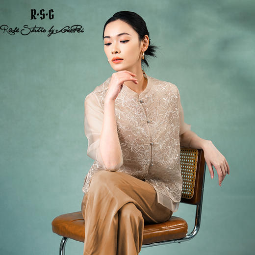 郭培成衣品牌精品系列《悦己花桑蚕丝系列》温暖沙丘七分袖薄上衣 商品图2