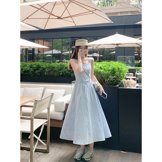 <曾小咸推荐>法式气质浅蓝色收腰显瘦吊带连衣裙 商品图2