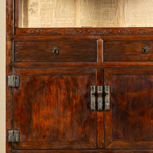 清早期	黄花梨螭龙纹圈口双层亮格柜 商品图4